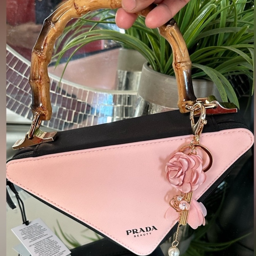Prada - Picture 3 of 8